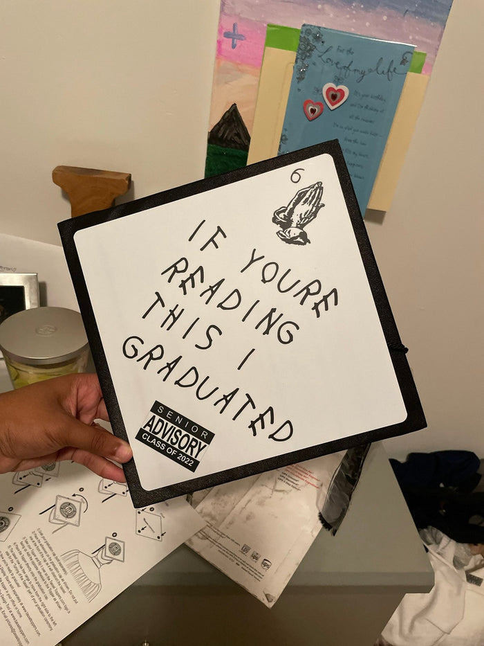 Hand holding If Youre Reading This I Graduated topper