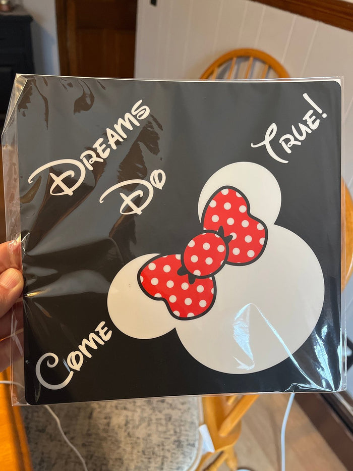 Hands holding Minnie Dreams Do Come True topper