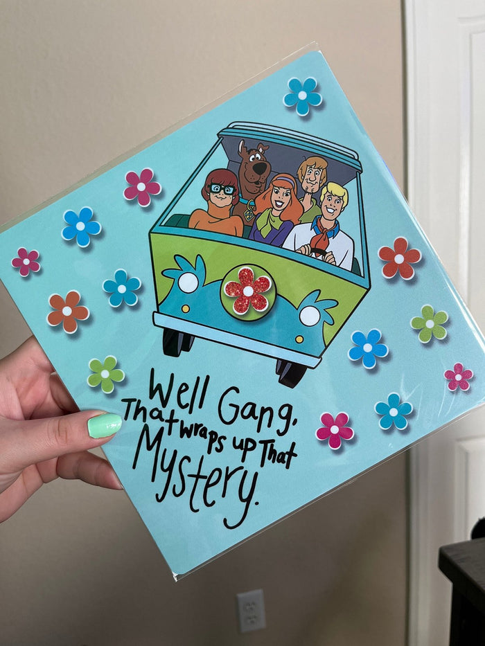 Hand holding Scooby Doo Mystery Machine topper