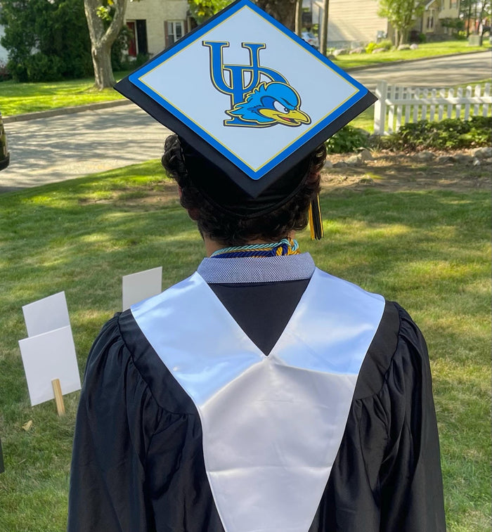 Graduate wearing Delaware Blue Hens cap